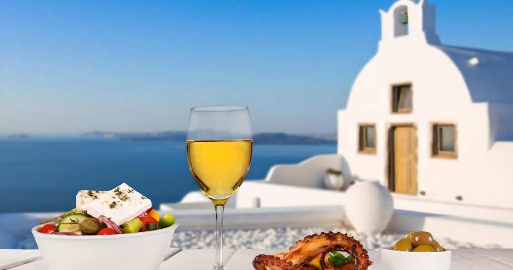 Menjelajahi Santorini Dan Kuliner Laut Segarnya